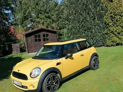 Gelb Gebraucht 2009 Mini Cooper Kleinwagen | 2.220 € (Fairer Preis)