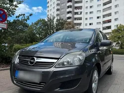Grau Gebraucht 2010 Opel Zafira Van / Kleinbus | 4.000 € (Fairer Preis)