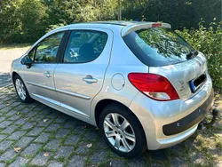 Silber Gebraucht 2009 Peugeot 207 Kleinwagen | 1.000 € (Guter Preis)