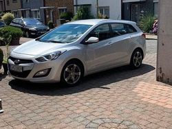 Silber Gebraucht 2013 Hyundai i30 Kombi | 6.900 €