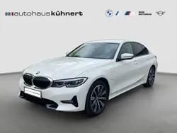 Alpinweiss iii Gebraucht 2022 BMW 330e iPerformance Limousine | 34.575 € (Fairer Preis)