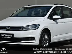 Pure white Gebraucht 2023 VW Touran Van / Kleinbus | 33.900 € (Fairer Preis)