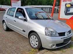 Silber Gebraucht 2005 Renault Clio II Kleinwagen | 2.500 € (Fairer Preis)