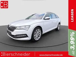 Weiss Gebraucht 2024 Skoda Superb Ambition Kombi | 31.990 € (Guter Preis)