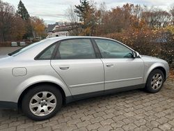 Grau Gebraucht 2001 Audi A4 Limousine | 2.000 € (Guter Preis)