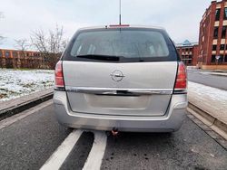 Grau Gebraucht 2007 Opel Zafira Catch Me Van / Kleinbus | 1.600 €