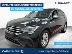 Deep black perleffekt (metallic) Gebraucht 2023 VW Tiguan Allspace Life SUV | 22.307 € (Guter Preis)