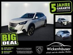 Lack weiss perlglänzend/typ au Gebraucht 2022 Peugeot e-2008 Allure SUV | 15.490 € (Superpreis)