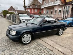 Blau Gebraucht 1997 Mercedes E220 AMG Cabrio | 49.980 €