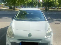 Weiß Gebraucht 2009 Renault Clio II Expression Limousine | 990 € (Superpreis)