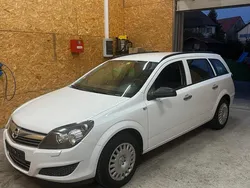 Weiß Gebraucht 2009 Opel Astra Kombi | 3.000 € (Fairer Preis)