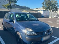Blau Gebraucht 2002 Renault Clio II Kleinwagen | 800 € (Guter Preis)