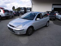 Silber Gebraucht 2002 Ford Focus Ghia Limousine | 790 € (Superpreis)