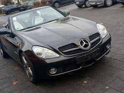 Obsidianschwarz metalliclack Gebraucht 2010 Mercedes SLK200 2LOOK Edition Cabrio | 13.950 € (Fairer Preis)