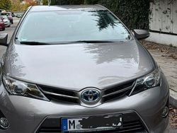 Braun Gebraucht 2014 Toyota Auris Hybrid Executive Limousine | 13.500 € (Teuer)