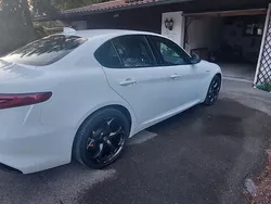 Weiß Gebraucht 2018 Alfa Romeo Giulia Veloce Limousine | 29.900 € (Etwas zu teuer)
