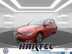 Kings red, metallic Gebraucht 2024 VW Golf VIII Move Limousine | 22.300 € (Guter Preis)