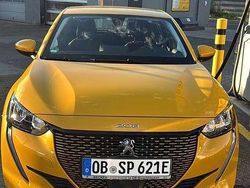 Gelb Gebraucht 2020 Peugeot e-208 Active Kleinwagen | 15.990 € (Etwas zu teuer)