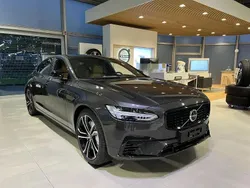 Platinum grey metallic Gebraucht 2024 Volvo S90 Plus Limousine | 49.980 € (Fairer Preis)