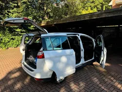 Weiß Gebraucht 2015 Ford C-MAX Van / Kleinbus | 9.500 €