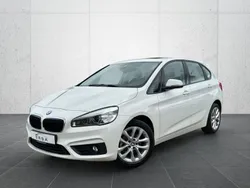 Weiß Gebraucht 2015 BMW 218 Active Tourer Basis Van / Kleinbus | 10.999 € (Fairer Preis)