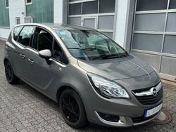Grau Gebraucht 2016 Opel Meriva Edition Van / Kleinbus | 6.500 € (Fairer Preis)