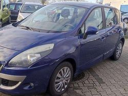 Blue roy Gebraucht 2011 Renault Scénic III Expression Van / Kleinbus | 6.590 € (Etwas zu teuer)