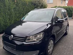 Schwarz Gebraucht 2010 VW Touran Trendline Van / Kleinbus | 3.750 € (Fairer Preis)