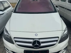 Weiß Gebraucht 2015 Mercedes B Electric Drive Van / Kleinbus | 11.500 €