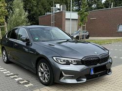 Grau Gebraucht 2020 BMW 320 Luxury Line Limousine | 25.000 € (Fairer Preis)