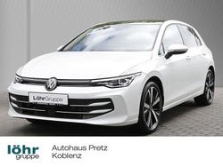 Oryxweiß perlmutteffekt Gebraucht 2024 VW Golf VIII Style Limousine | 30.480 € (Teuer)
