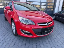 Rot Gebraucht 2014 Opel Astra Exklusiv Kombi | 3.900 € (Guter Preis)