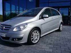Silber Gebraucht 2011 Mercedes B180 Van / Kleinbus | 12.400 €