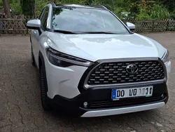 Weiß Gebraucht 2024 Toyota Corolla Cross Team SUV | 35.900 € (Etwas zu teuer)