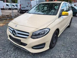 Beige Gebraucht 2018 Mercedes B200 Van / Kleinbus | 5.199 €