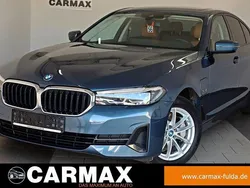 Arctic race blue metallic (metallic) Gebraucht 2022 BMW 530e Shadowline Limousine | 34.800 € (Fairer Preis)