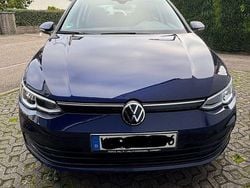 Blau Gebraucht 2021 VW Golf VIII Life Limousine | 18.950 € (Etwas zu teuer)