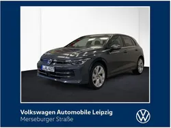 Delfingrau metallic / dach in schwarz Gebraucht 2024 VW Golf VIII Edition Limousine | 31.930 € (Fairer Preis)