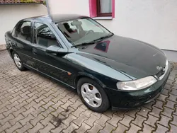 Grün Gebraucht 1999 Opel Vectra Limousine | 500 € (Superpreis)