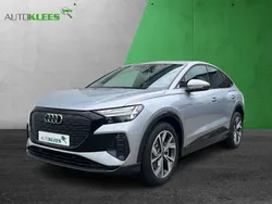 Florettsilber metallic Gebraucht 2023 Audi Q4 Sportback e-tron Sport SUV | 48.990 €