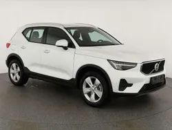 Crystal white perlglanzeffekt Neu 2025 Volvo XC40 Core SUV | 38.084 € (Superpreis)