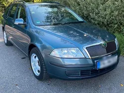 Grün Gebraucht 2005 Skoda Octavia Kombi | 2.700 € (Etwas zu teuer)