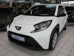 Schneeweiß Neu 2024 Toyota Aygo Business Edition Kleinwagen | 16.890 €