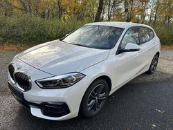 Alpinweiss Gebraucht 2023 BMW 116 Sport Line Kleinwagen | 23.950 € (Fairer Preis)