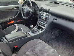 Gebraucht 2005 Mercedes 220 | 2.500 €