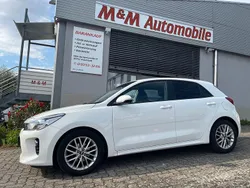 Weiß Gebraucht 2017 Kia Rio DREAM-TEAM Edition Limousine | 8.300 € (Fairer Preis)