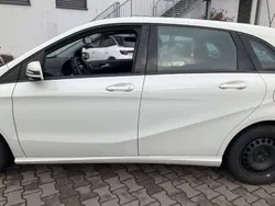 Weiß Gebraucht 2016 Mercedes B180 Van / Kleinbus | 12.444 € (Superpreis)