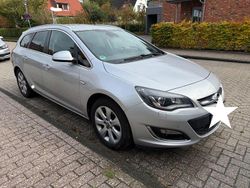 Silber Gebraucht 2014 Opel Astra Edition Kombi | 3.950 € (Guter Preis)