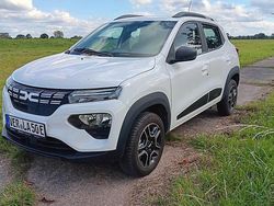 Weiß Gebraucht 2023 Dacia Spring Essentiel Kleinwagen | 10.900 € (Guter Preis)