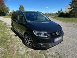Schwarz Gebraucht 2011 VW Touran Team Van / Kleinbus | 5.100 € (Fairer Preis)